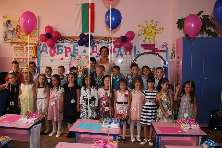 Алековци започват учебната година със 121 нови ученици