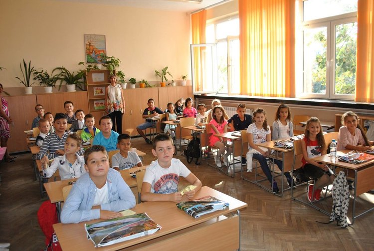 С тържество дадоха старт на учебната година в ОУ "П.Славейков"