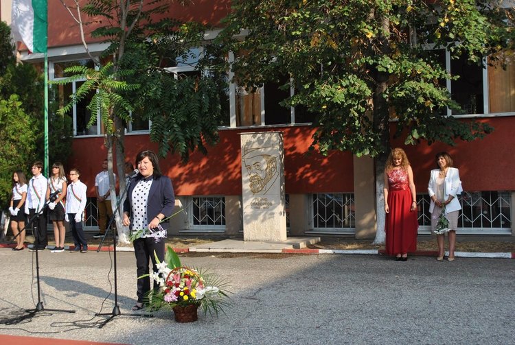 С тържество дадоха старт на учебната година в ОУ "П.Славейков"