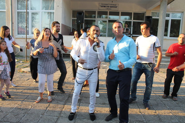 Ерик изпя за бойновци най-популярните си песни