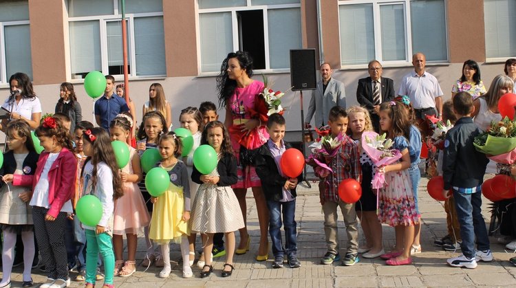 64 първокласници прекрачиха прага на СУ "Любен Каравелов"