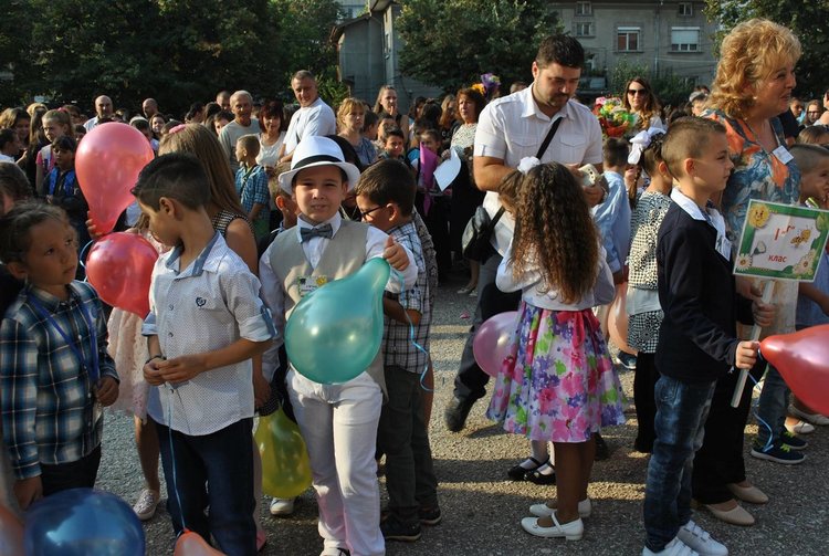 С тържество дадоха старт на учебната година в ОУ "П.Славейков"