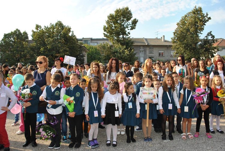 С тържество дадоха старт на учебната година в ОУ "П.Славейков"