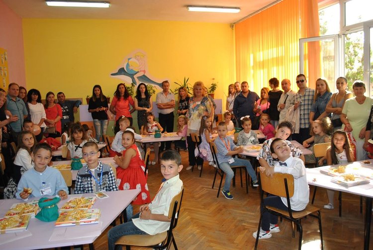 С тържество дадоха старт на учебната година в ОУ "П.Славейков"