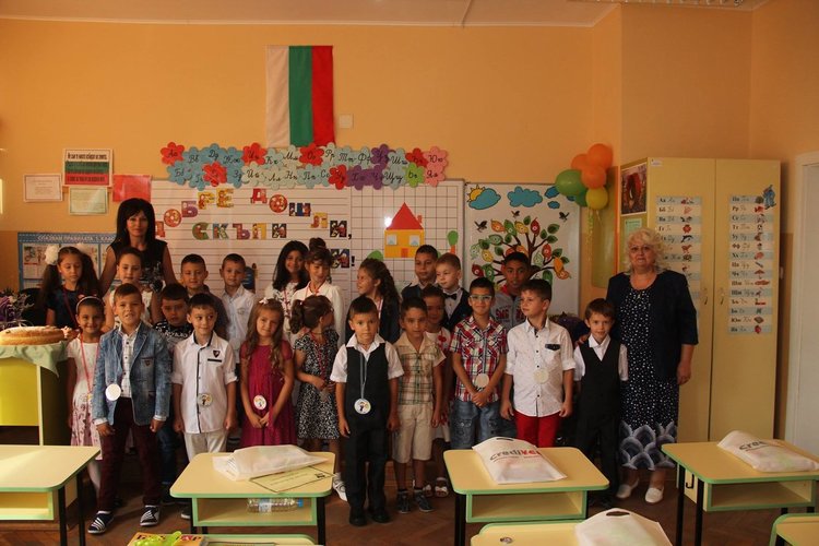 Алековци започват учебната година със 121 нови ученици