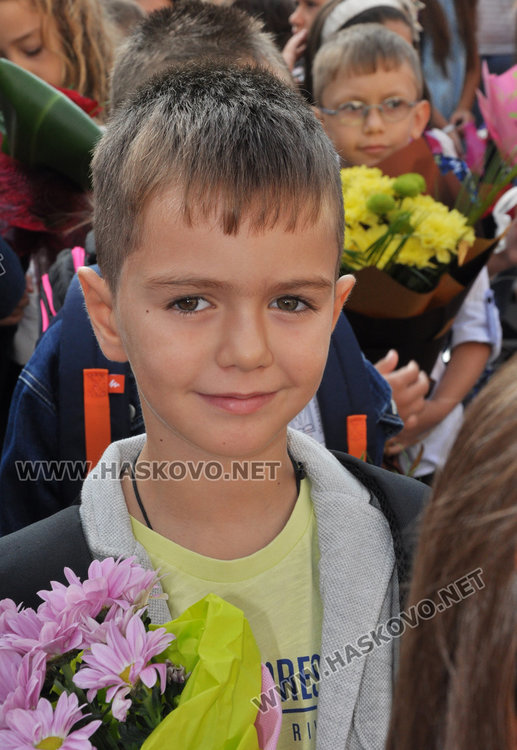 101 първолаци получиха ключа на знанието в „Климент“