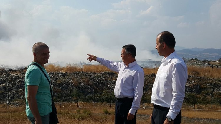 Разпоредиха спешни мерки за обезопасяване на горящото сметище край Вишеград