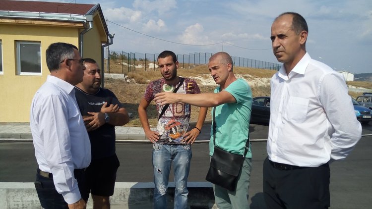 Разпоредиха спешни мерки за обезопасяване на горящото сметище край Вишеград