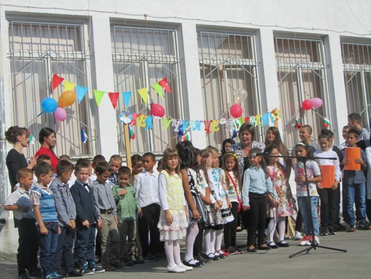 Кметът Мелемов и областният управител Славов откриха новата учебна година в Смилян 