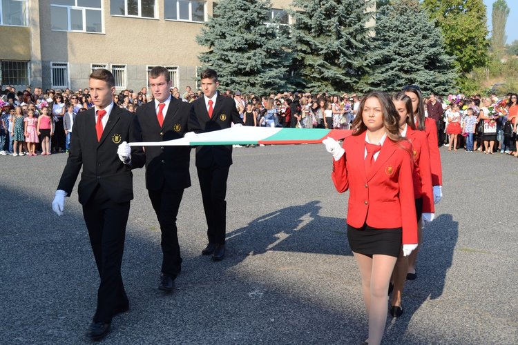 Хари Потър въведе първокласниците на „Славейков“