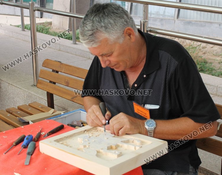 Майсторът се занимава с това от 2000 година