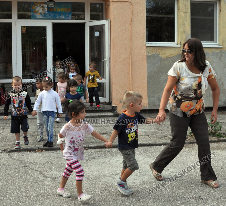 Пожарникари гасиха „Слънце“ пред погледите на 160 деца