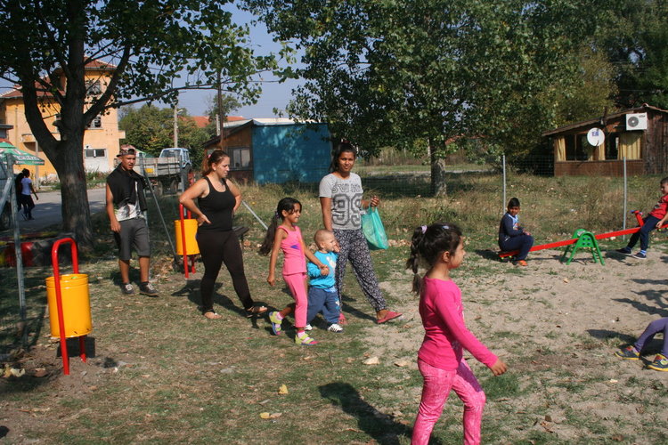 Децата във Виница имат нова площадка