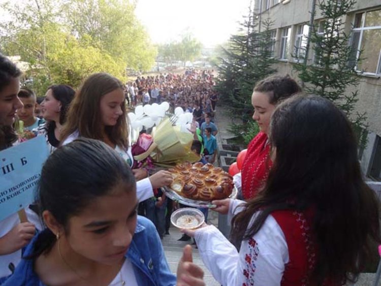 Алековци: Успехът идва при тези, които знаят и могат!