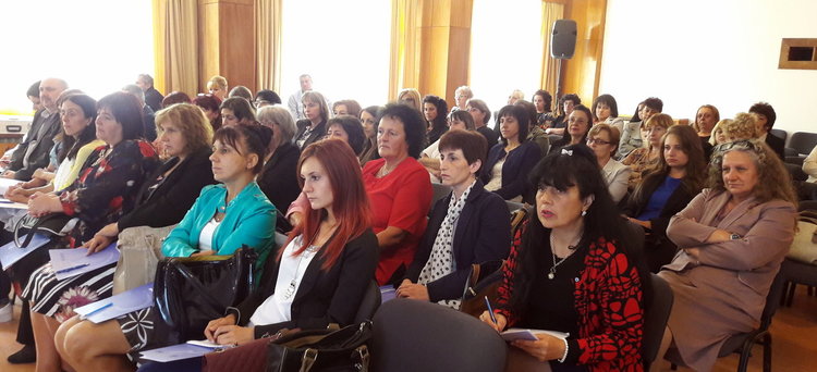 Евродепутатът Мария Габриел: Ще минат десетилетия за достигане на равно заплащане между мъжете и жените