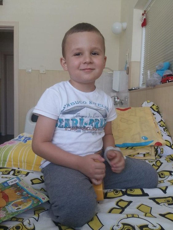 Героят Тенчо и прекрасната Мон се сприятелиха