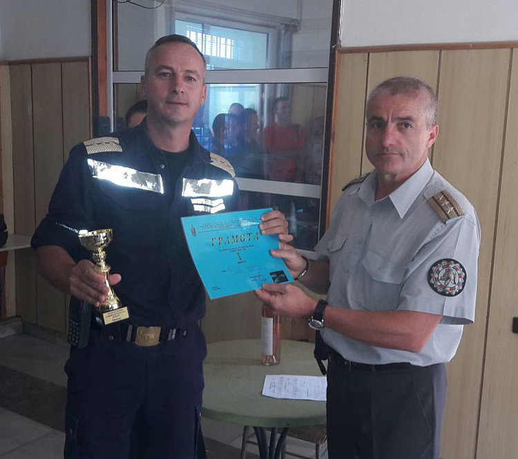 Турнир по стрелба проведоха пожарникарите в Кърджали за професионалния си празник