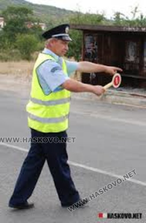 Шофьор зад решетките за 50 лв подкуп на полицай