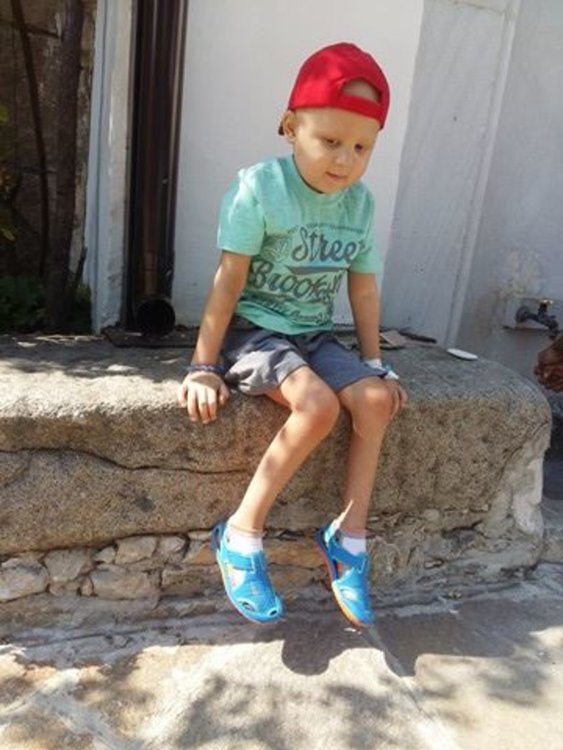 Героят Тенчо и прекрасната Мон се сприятелиха