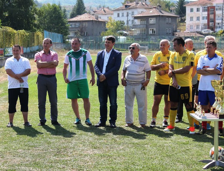 Ветераните на „Берое” грабнаха купата на Ардино