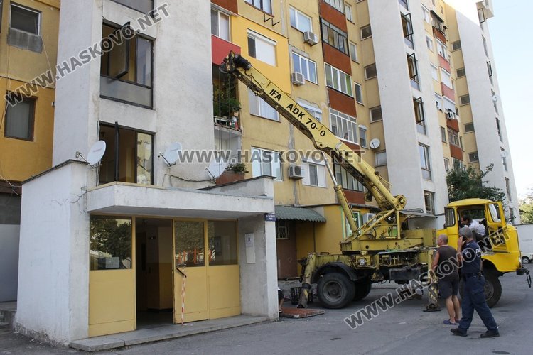 Парапет на тераса рани мъж в Димитровград