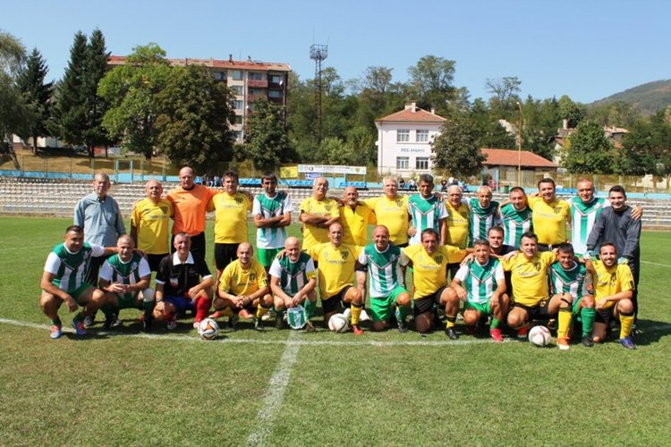 Ветераните на „Берое” грабнаха купата на Ардино