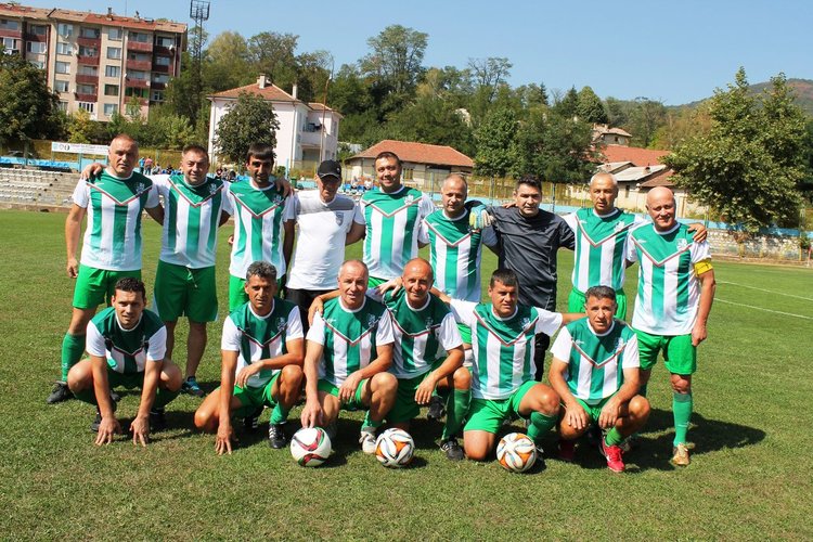 Ветераните на „Берое” грабнаха купата на Ардино