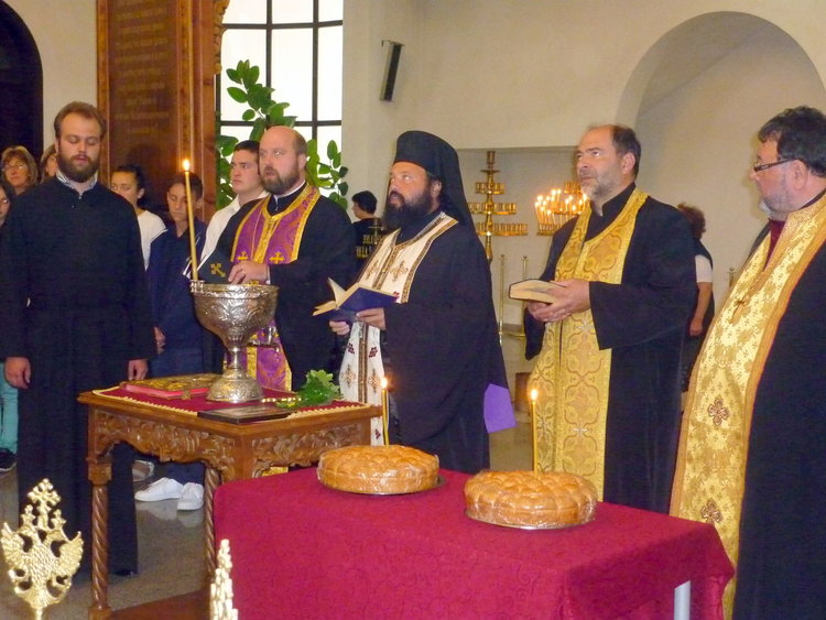 Детският център „Чисти сърца“  към  храм „Св. Висарион Смоленски“ откри новата си духовна учебна година с водосвет