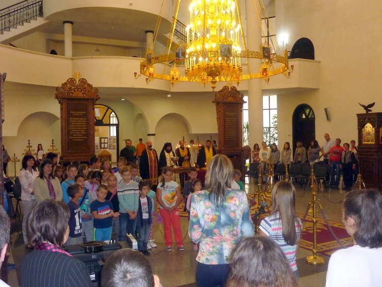 Детският център „Чисти сърца“  към  храм „Св. Висарион Смоленски“ откри новата си духовна учебна година с водосвет