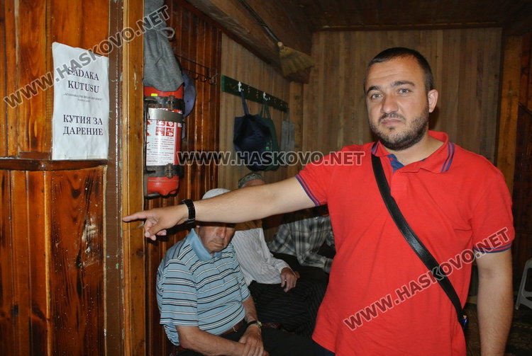 Мястото, където е била закрепена кутията с дарения