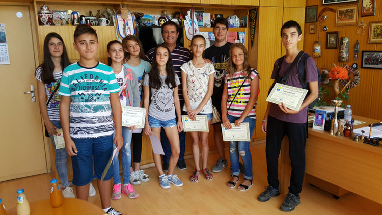 Сертификати получиха славейковци от лятната школа по математика