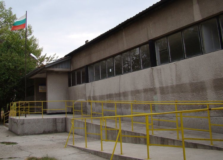 РСО към КТ "Подкрепа" в Димитровград направи дарение на потребителите на Центъра за настаняване от семеен тип за хора с умствена изостаналост, бившето СУПЦ.