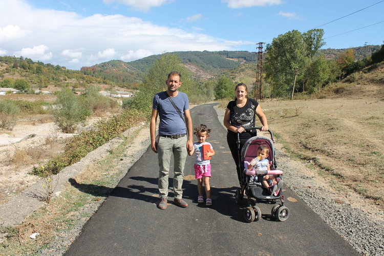 Продължава благоустрояването на селските пътища в Ардинско