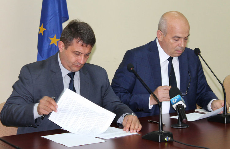 Комисар Ангел Цанков и зам.-областният управител Валентин Ангелов