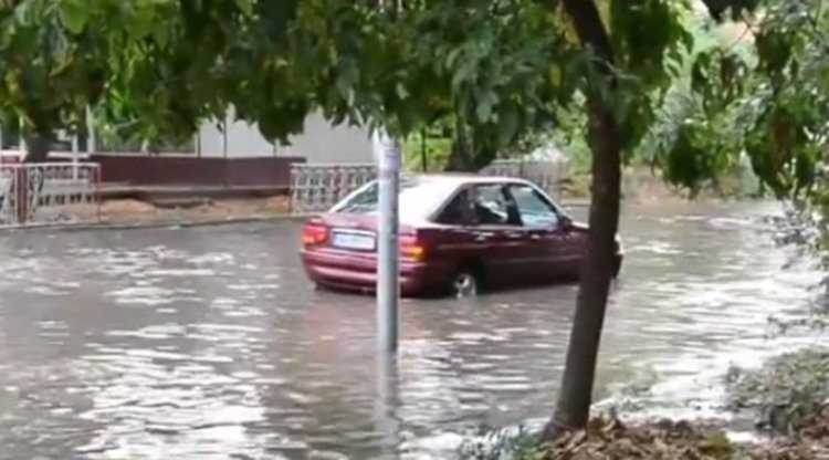 Силна буря наводни Видин 