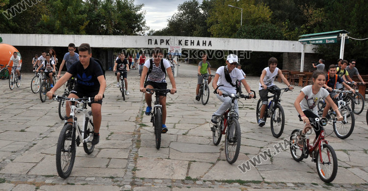 50 въртяха педали на Кенана в Седмицата на мобилността