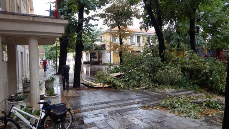 Силна буря наводни Видин 