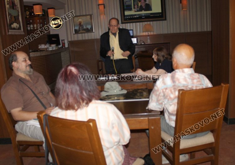 При слаб интерес премина срещата с проф.Иван Бързаков в Клуба на дейците на културата в Димитровград