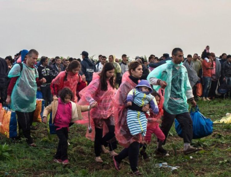 Канада приема сирийски бежанци и ги прави канадци  