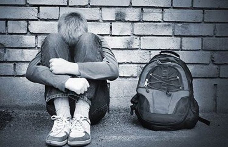 Млада баба преби хлапе, спречкало се с внуците й