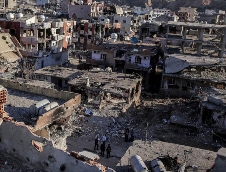 Лекари загинаха при въздушен удар върху клиника в Сирия  