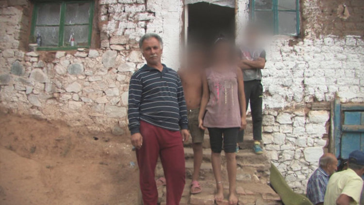 Семейството на малкия Мустафа – 13 души в две стаи