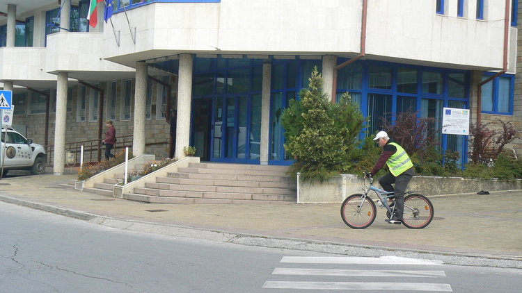 Еколози от Смолян, Доспат и Мадан - пеш и с колела на работа