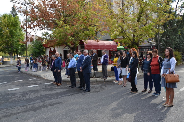 Момчилградчани положиха венци и цветя за Независимостта на България