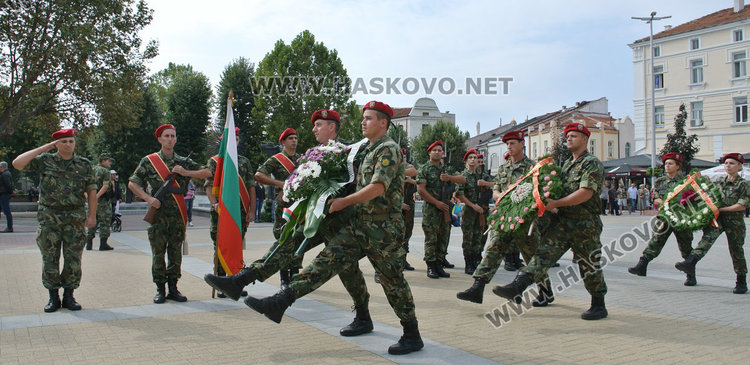 Хасковлии положиха венци и цветя за Независимостта на България