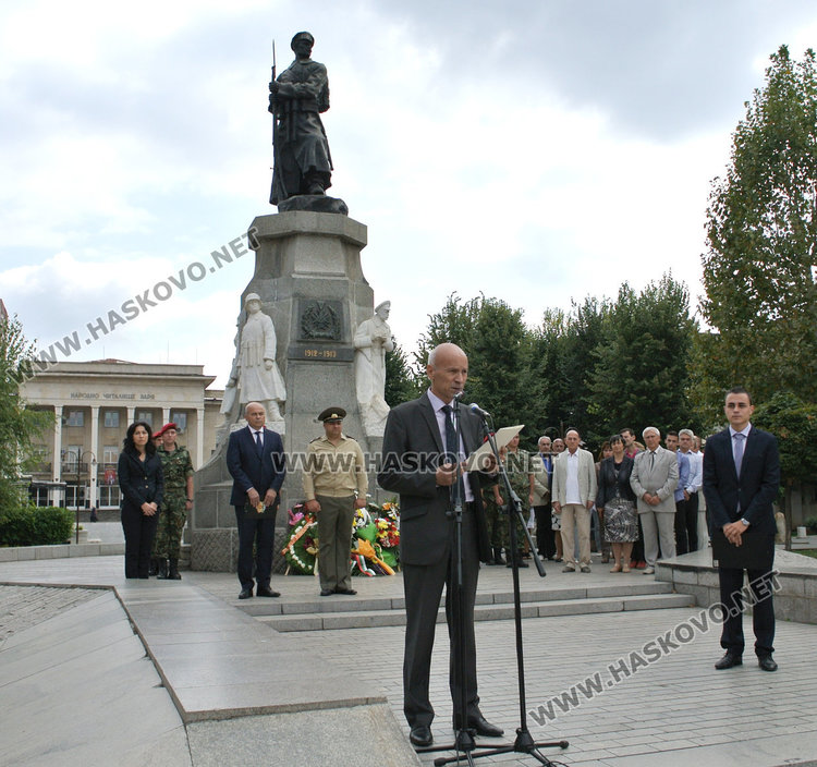 Хасковлии положиха венци и цветя за Независимостта на България