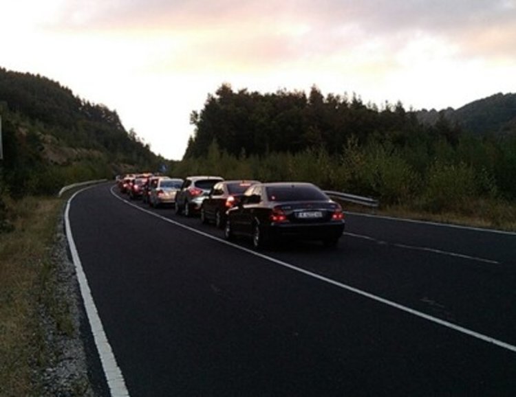 Интензивен е трафикът на ГКПП "Маказа"  