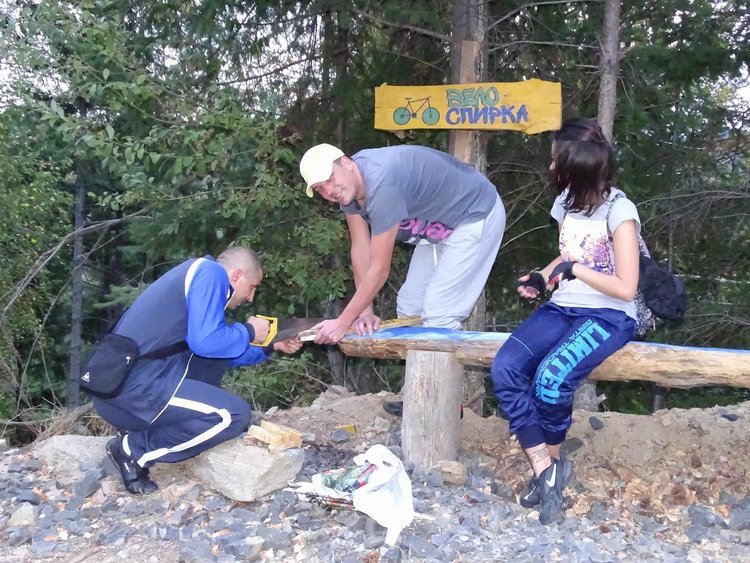 Ардински планински велосипедисти с грижи към туристическите дестинации