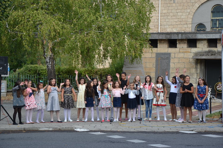 Момчилградчани положиха венци и цветя за Независимостта на България