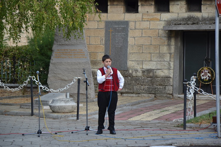 Момчилградчани положиха венци и цветя за Независимостта на България